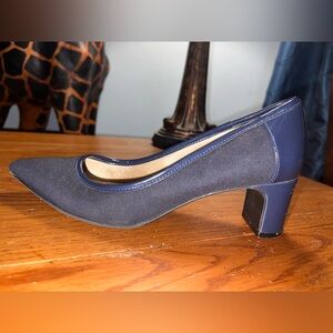 Abella True Comfort Women’s Navy Pumps W/Patent Leather Trim & Heel! Size 8.